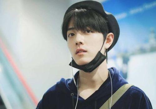 吃瓜娱乐黄明昊微博,揭秘娱乐圈幕后故事”