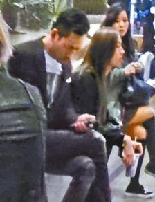 娱乐大亨吃瓜,吃瓜背后的权力游戏