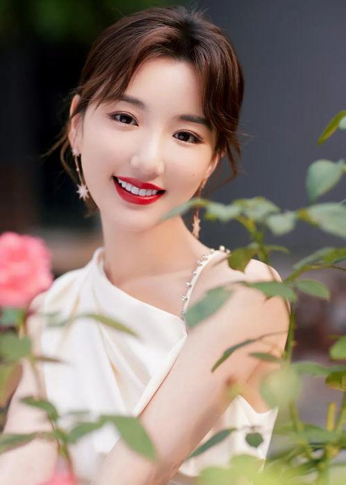 女主娱乐圈吃瓜文推荐,女主的吃瓜日常与明星幕后故事