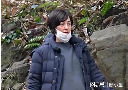 姨太扒娱乐吃瓜吃到自己,从吃瓜到自扒，一场娱乐圈的狂欢盛宴