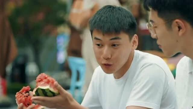 娱乐吃瓜女朋友分手视频,娱乐圈情侣甜蜜变脸，吃瓜群众热议分手真相